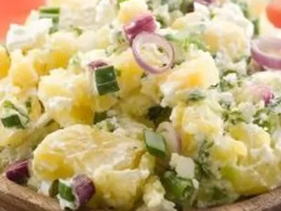 Classic Creamy Potato Salad with Hard-Boiled Eggs