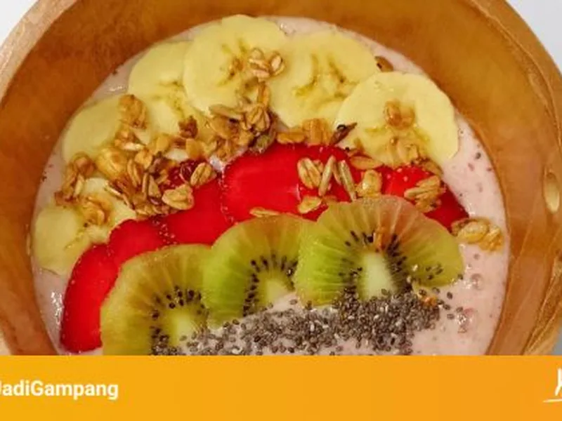 Frozen Banana Strawberry Smoothie Bowl