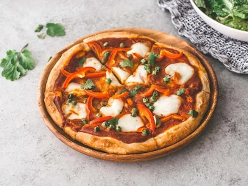 Crispy Naan Pizza with Indian Curry Sauce and Vegetables