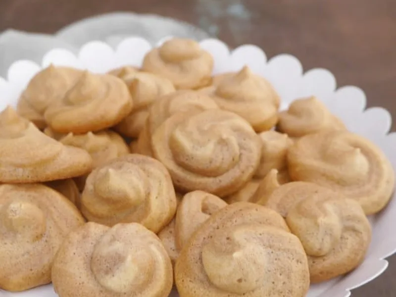 Low Carb Cocoa Swirl Meringues