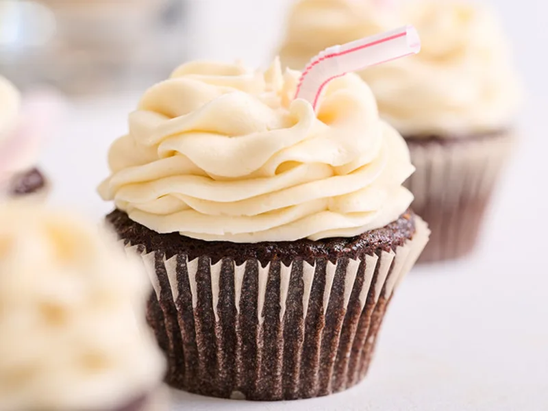 Root Beer Float Cupcakes with Cream Frosting