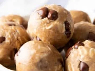 No-Bake Gluten Free Oatmeal Cookie Energy Balls