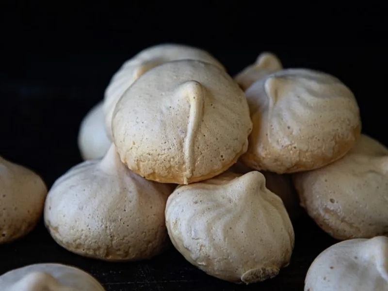 Apple Pie Meringue Kisses with White Chocolate Truffle Centers
