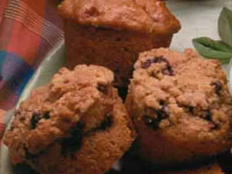 Cinnamon Blueberry Muffins with Streusel Topping