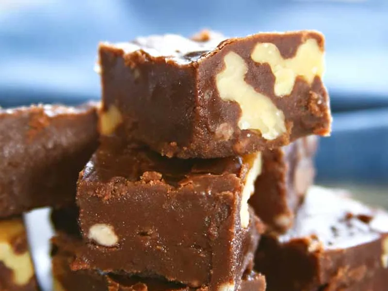 5-Minute Microwave Walnut Fudge with Cocoa Powder