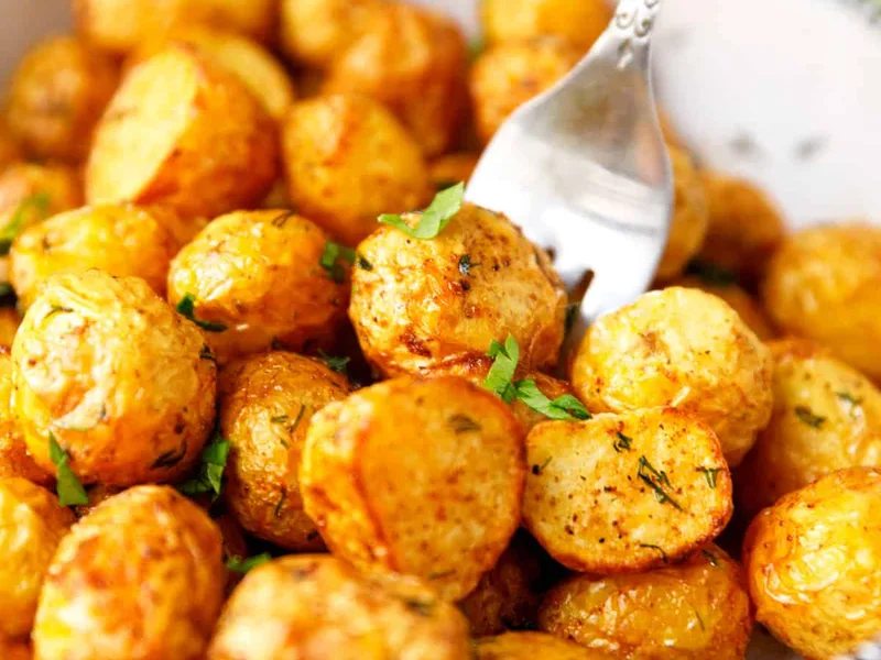 Crispy Air Fryer Small Potatoes with Garlic and Herbs