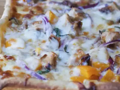 Grilled Bourbon-Chicken Pizza with Chipotle Barbecue Sauce