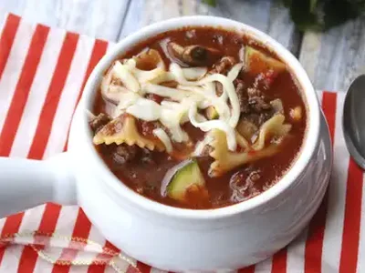 Slow-Cooker Lasagna Soup with Ground Beef and Bow-Tie Pasta