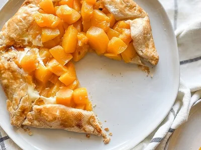 Easy Peach Tart with Flaky Pie Crust