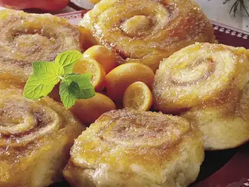 Overnight Caramel-Apple Cinnamon Rolls with Brown Sugar