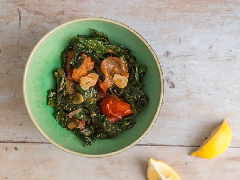 Low Carb Braised Kale with Tomatoes and Garlic