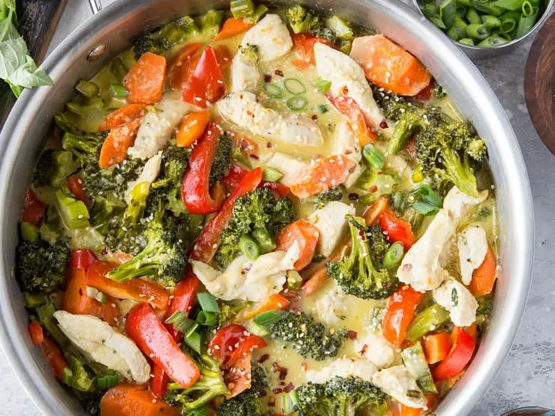 30-Minute Green Curry Chicken with Coconut Milk