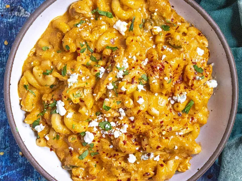 Easy Buffalo Chicken Mac and Cheese with Spicy Cheese Sauce