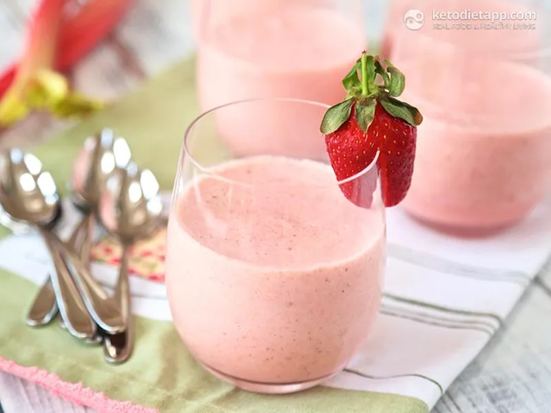 Low-Carb Strawberry Rhubarb Mousse with Erythritol
