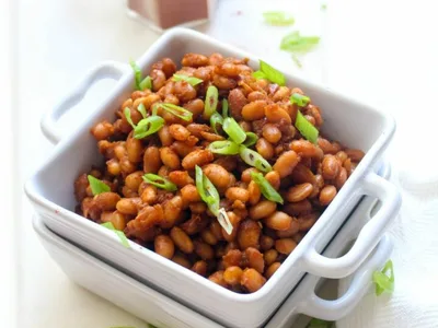 Homemade Baked Beans with Molasses and Tomato