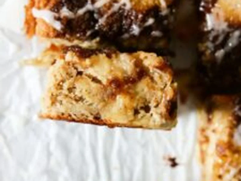 Gluten-Free Apple Almond Flour Cake with Cinnamon Crumble