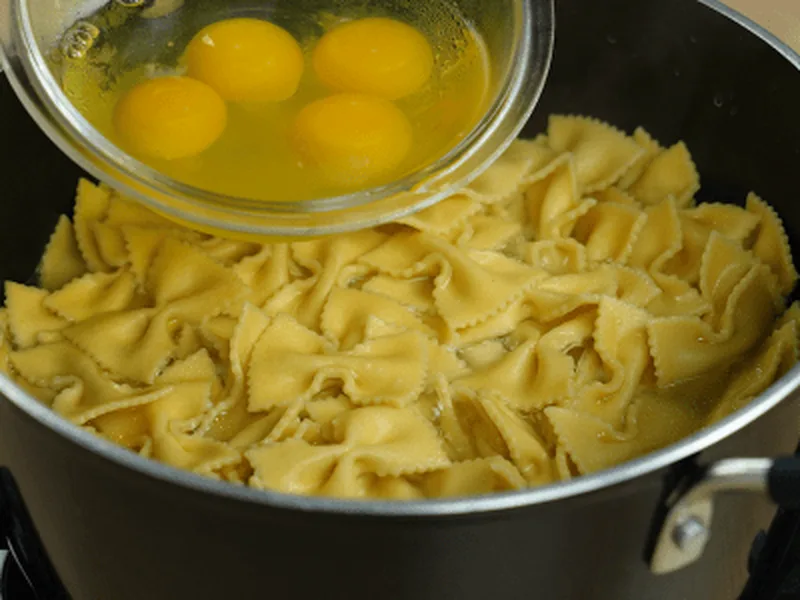 Pasta with Eggs, Tomato and Chimichurri