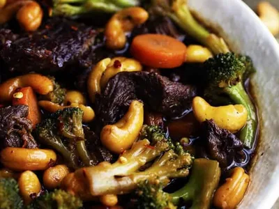 Slow Cooker Cashew Beef and Broccoli with Soy Glaze