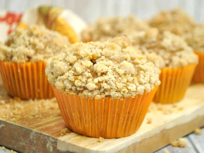Easy Pumpkin Spice Muffins with Crumb Topping