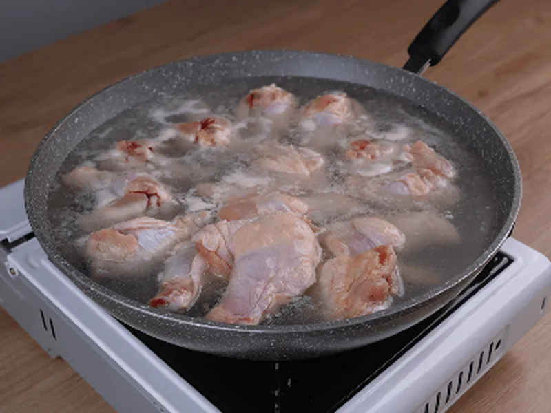 Soy Sauce Chicken Drumsticks with Garlic