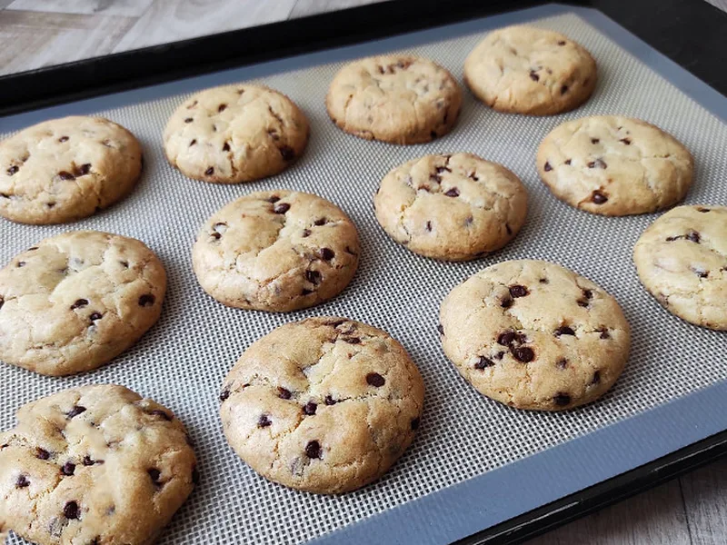 Vegan Chocolate Chip Cookies with Oats