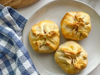 Round Baked Potato Knish with Caramelized Onion
