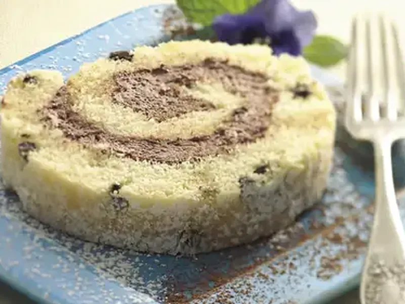 Chocolate-Filled Sponge Cake Roll with Pudding Cream