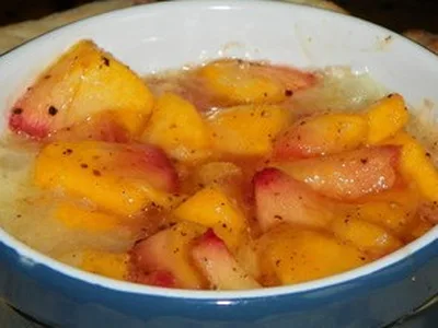 Baked Brie with Spicy Peach Jezebel Topping