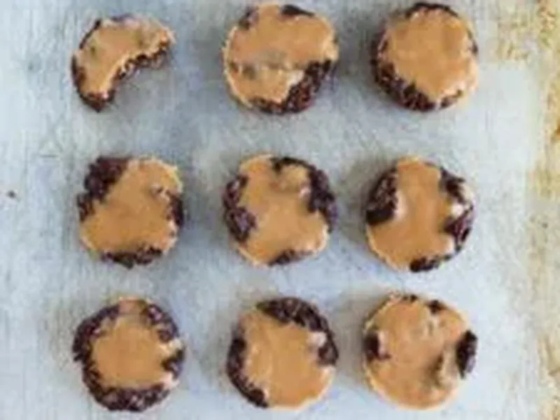 No-Bake Chocolate Peanut Butter Oat Cookies with Maple Syrup