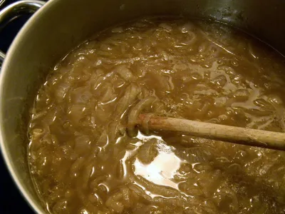 Classic French Onion Soup with Gruyere Crust
