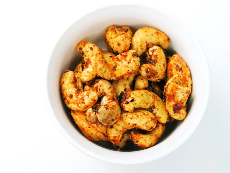 Spicy Chilli-Roasted Cashews with Black Pepper