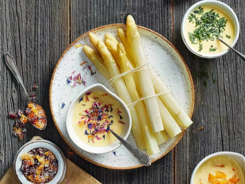 White Asparagus with Hollandaise Sauce