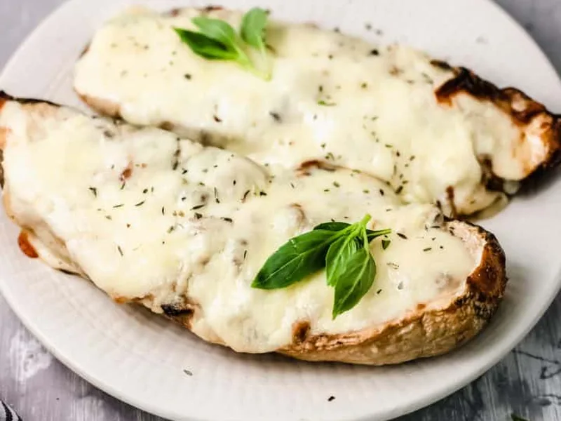 Creamy Chicken and Mozzarella Zucchini Boats
