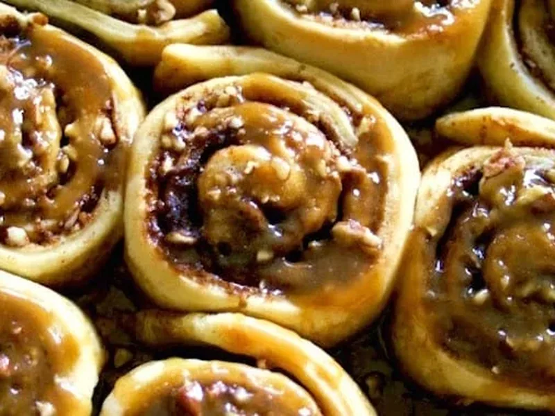 Pecan Cinnamon Rolls with Rich Caramel Sauce
