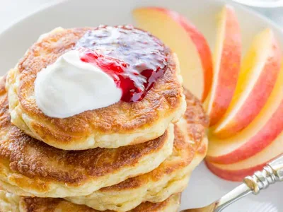 Fluffy Farmers Cheese Apple Pancakes (Syrniki)