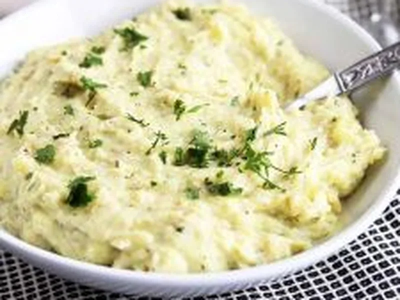 Creamy Garlic Parsley Mashed Potatoes