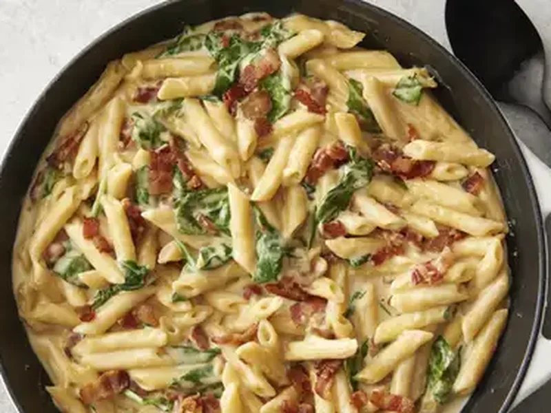 One-Pot Smoky Bacon Mac and Cheese with Gouda and Spinach
