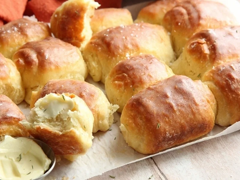 Classic Soft Dinner Rolls with Maple Butter