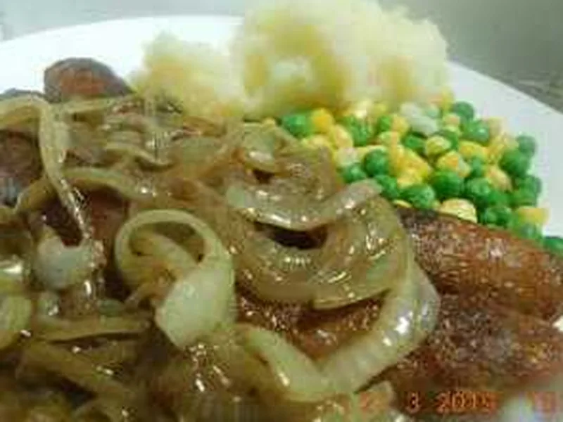 Bangers and Mash With Caramelized Onion Gravy