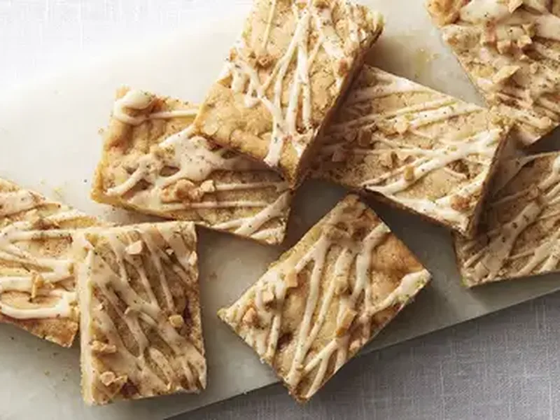 Eggnog-Glazed Macadamia-Toffee Bars with Cookie Base