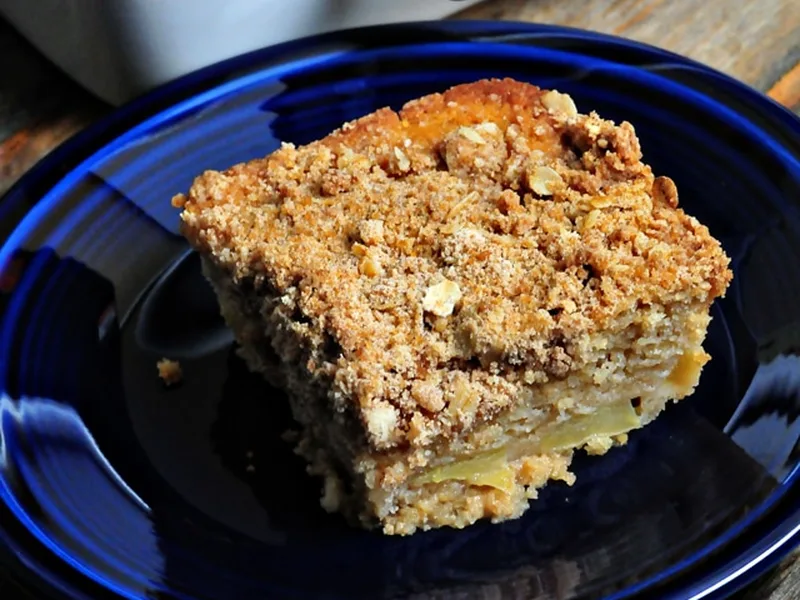 Apple Cinnamon Breakfast Cake with Streusel Topping