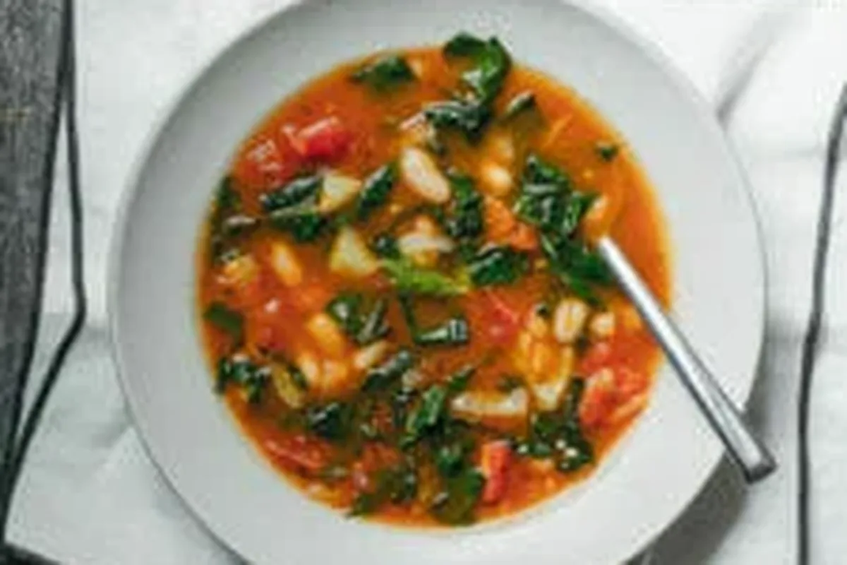 Tuscan White Bean and Kale Soup with Fennel and Tomatoes | EasyCook