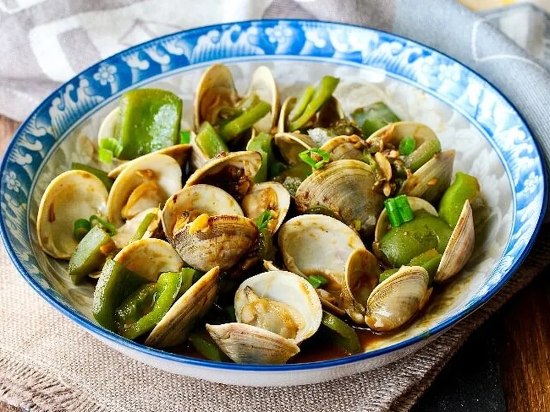 Stir-Fried Clams in Bean Sauce with Chilies