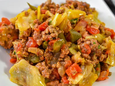Cheesy Ground Beef and Cabbage Skillet