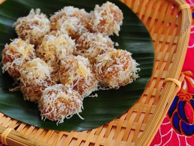 Steamed Rice Cake Balls With Toasted Coconut Crust