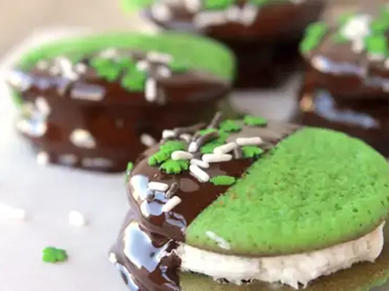 Chocolate-Mint Cookie Sandwich Bites with Dark Chocolate Dip