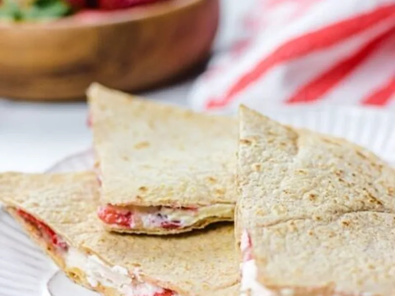 Low Carb Strawberry Quesadilla with Mascarpone