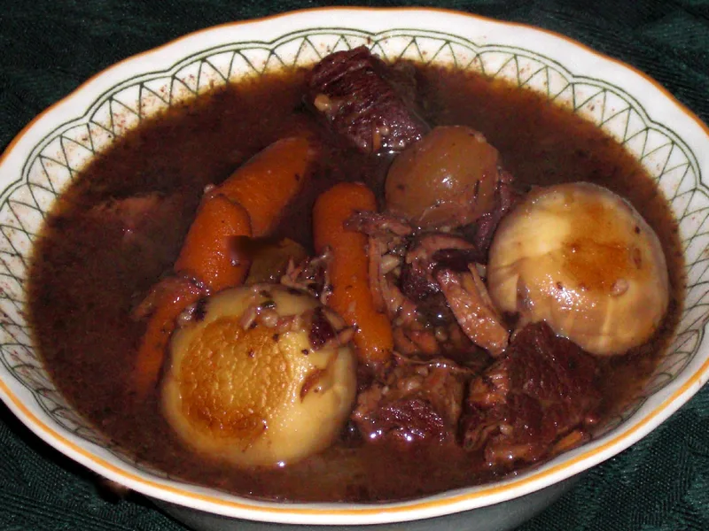 Slow Cooker Beef Bourguignon with Wine and Mushrooms