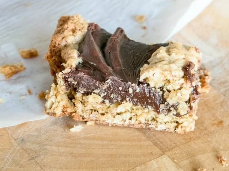 Gluten-Free Oat Fudge Bars with Chocolate