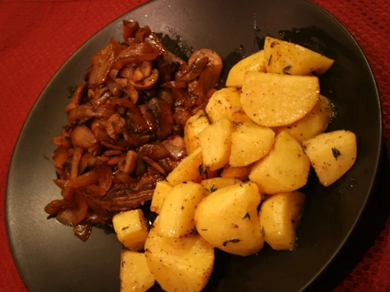 Pan-Seared Steak with Mushroom Glaze
